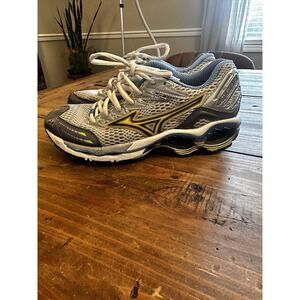 Mizuno Women's Size 6 Silver Mesh Sneakers Running Shoes Tennis